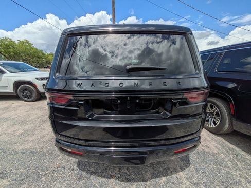 Certified 2024 Jeep Wagoneer L Series II w/ Convenience Group I AWD/4WD image 4