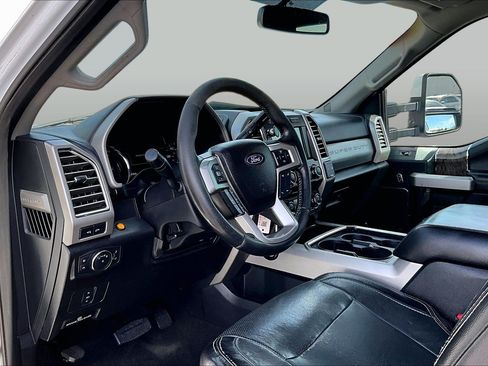 Used 2017 Ford F250 Lariat w/ Lariat Value Package AWD/4WD image 12