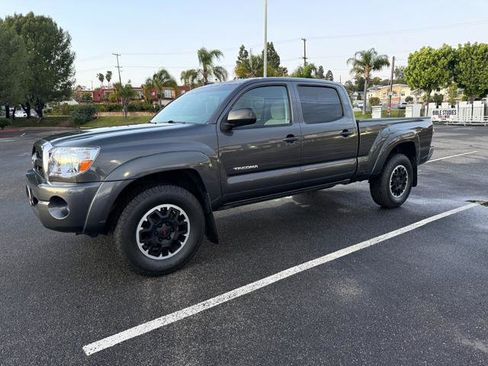 Used 2011 Toyota Tacoma PreRunner w/ SR5 Pkg #2 w/JBL Audio image 8