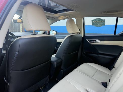 Used 2014 Lexus CT 200h image 11