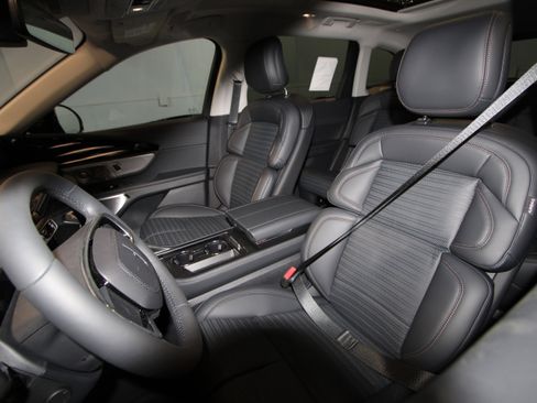 New 2026 Lincoln Nautilus Reserve image 3