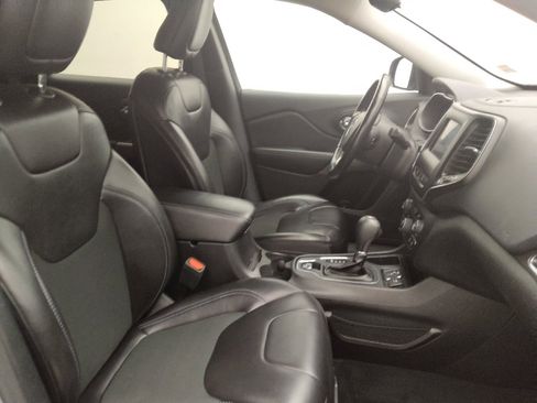 Used 2021 Jeep Cherokee Latitude Plus w/ Sun & Sound Group FWD image 21