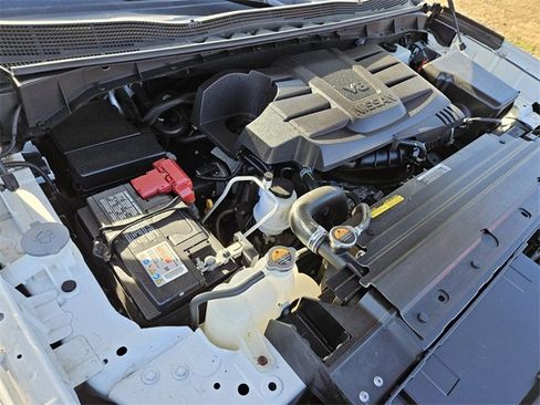 Used 2023 Nissan Titan SV image 16