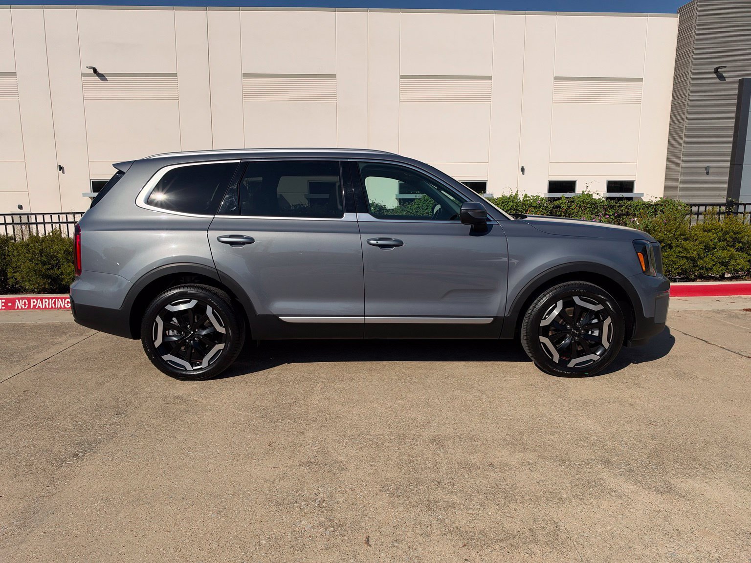 Used 2025 Kia Telluride S AWD/4WD image 8