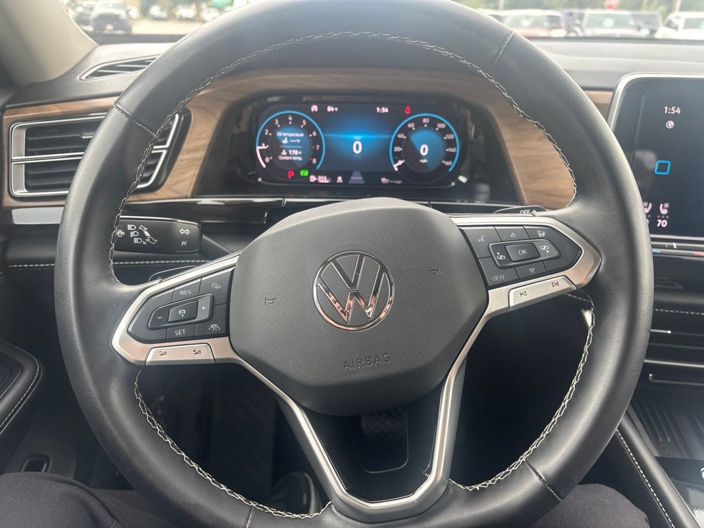 Used 2025 Volkswagen Atlas SE AWD/4WD image 13