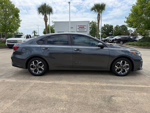 Used 2019 Kia Forte LXS FWD image 6