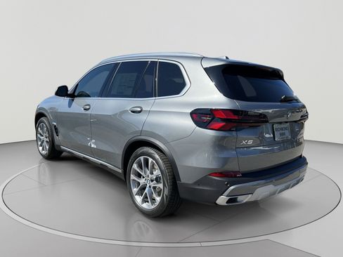 New 2026 BMW X5 xDrive50e w/ Premium Package AWD/4WD image 3