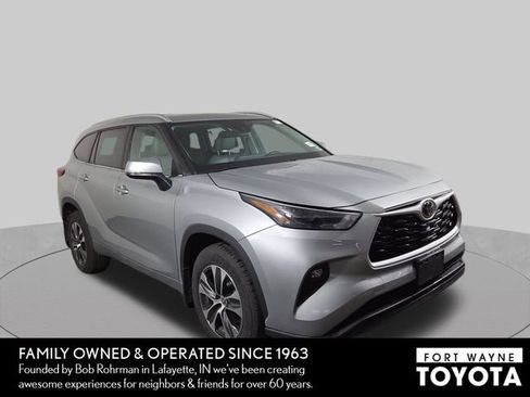 Used 2022 Toyota Highlander XLE AWD/4WD image 4
