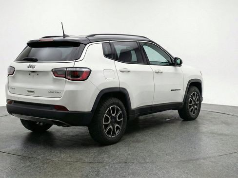 Used 2025 Jeep Compass Trailhawk AWD/4WD image 9