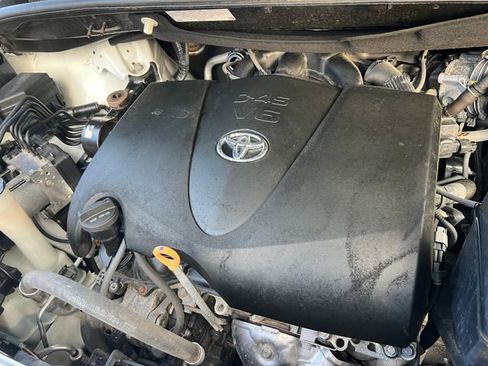 Used 2019 Toyota Sienna SE image 31