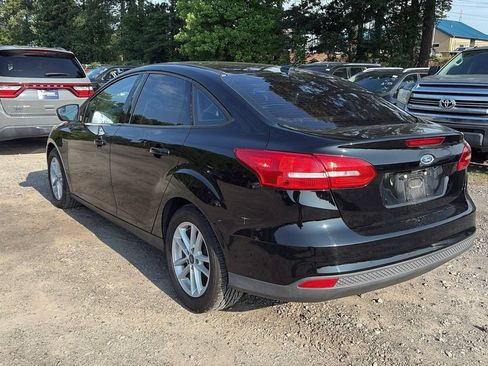 Used 2017 Ford Focus SE FWD image 4