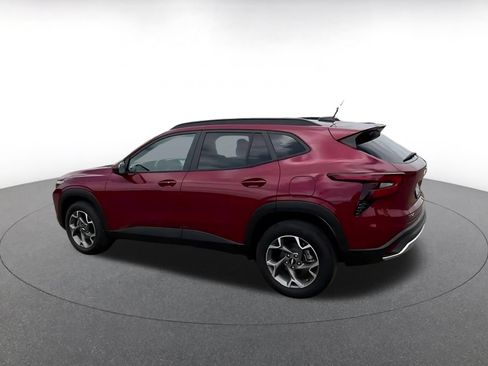 Used 2025 Chevrolet Trax LT w/ LT Convenience Package FWD image 10