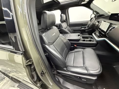 Used 2025 Ford Expedition Platinum w/ Stealth Appearance Package AWD/4WD image 22