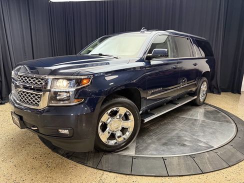 Used 2018 Chevrolet Suburban LT w/ LT Signature Package image 2