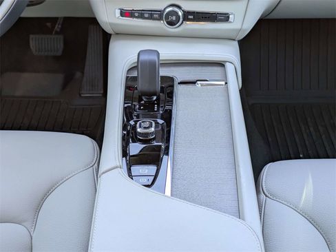 Used 2025 Volvo S90 B6 Plus image 18