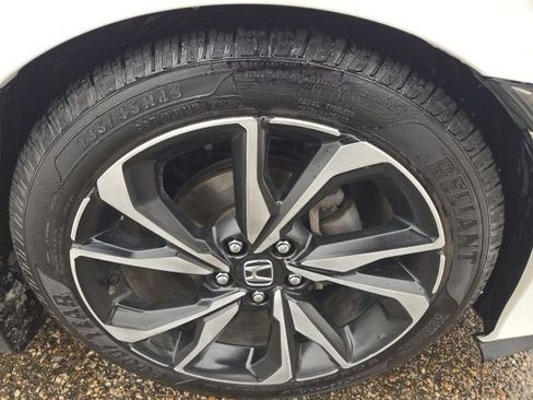 Used 2020 Honda Civic Sport image 9