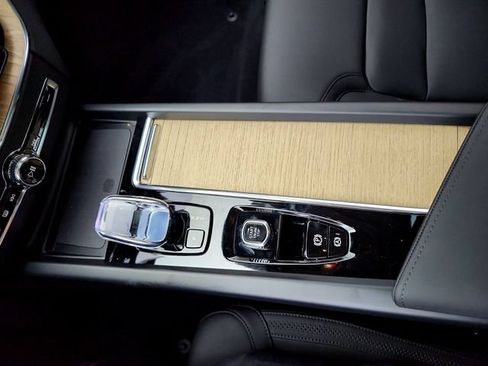 New 2026 Volvo XC60 T8 Plus w/ Protection Package Premier AWD/4WD image 22