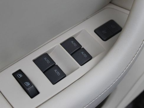 Used 2010 Lincoln MKS FWD image 23