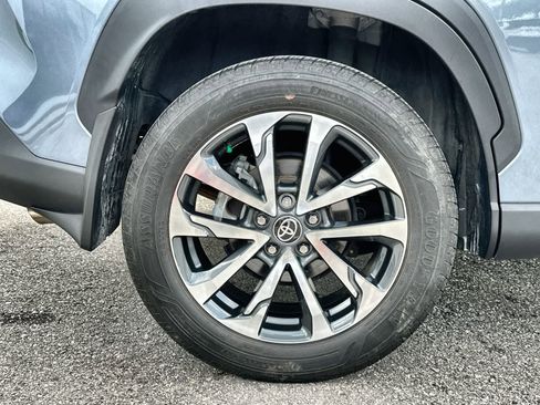 Used 2022 Toyota Corolla Cross XLE image 14