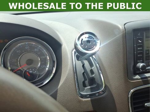 Used 2012 Chrysler Town & Country Touring FWD image 16