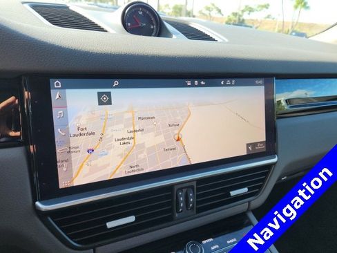 Used 2021 Porsche Cayenne w/ Premium Package image 3