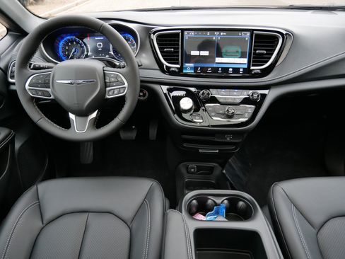 New 2026 Chrysler Pacifica Select image 10