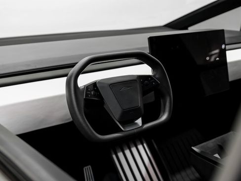 Used 2024 Tesla Cybertruck AWD Crew Cab image 15