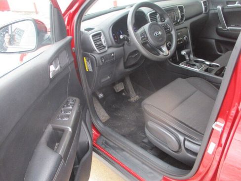 Used 2018 Kia Sportage LX image 9