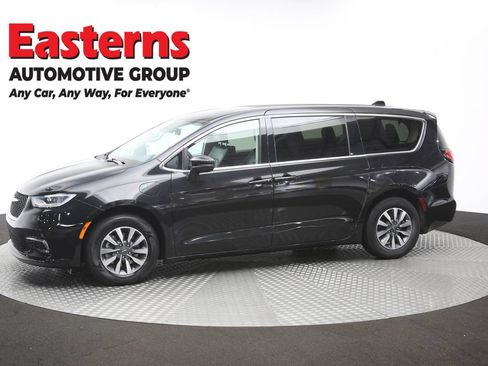 Used 2023 Chrysler Pacifica Touring-L FWD image 60