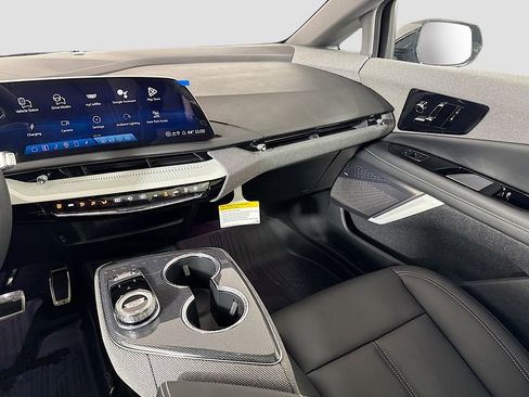 New 2026 Cadillac Optiq Luxury 1 image 25