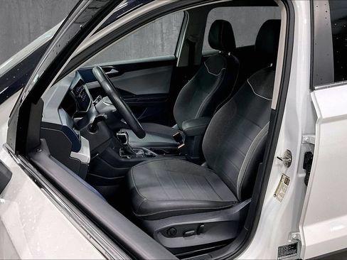 Used 2024 Volkswagen Taos SE w/ Panoramic Sunroof Package AWD/4WD image 21