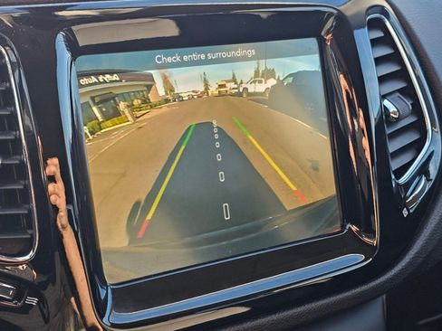 Used 2020 Jeep Compass Limited image 10