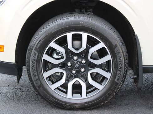 Used 2024 Ford Maverick Lariat image 11