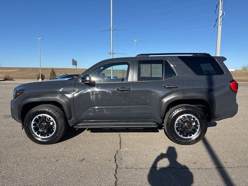 Certified 2025 Toyota 4Runner TRD Off-Road image 8