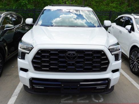 Used 2024 Toyota Sequoia Platinum image 2