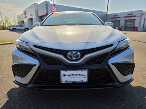 Used 2022 Toyota Camry SE w/ Audio Upgrade Package FWD image 2