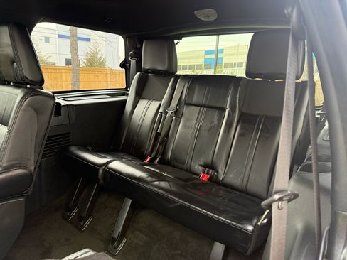 Used 2015 Lincoln Navigator 4WD 4dr image 19