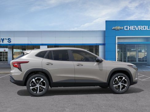 New 2026 Chevrolet Trax RS w/ Driver Confidence Package FWD image 6