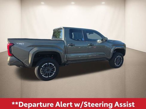 Used 2025 Toyota Tacoma TRD Sport AWD/4WD image 5