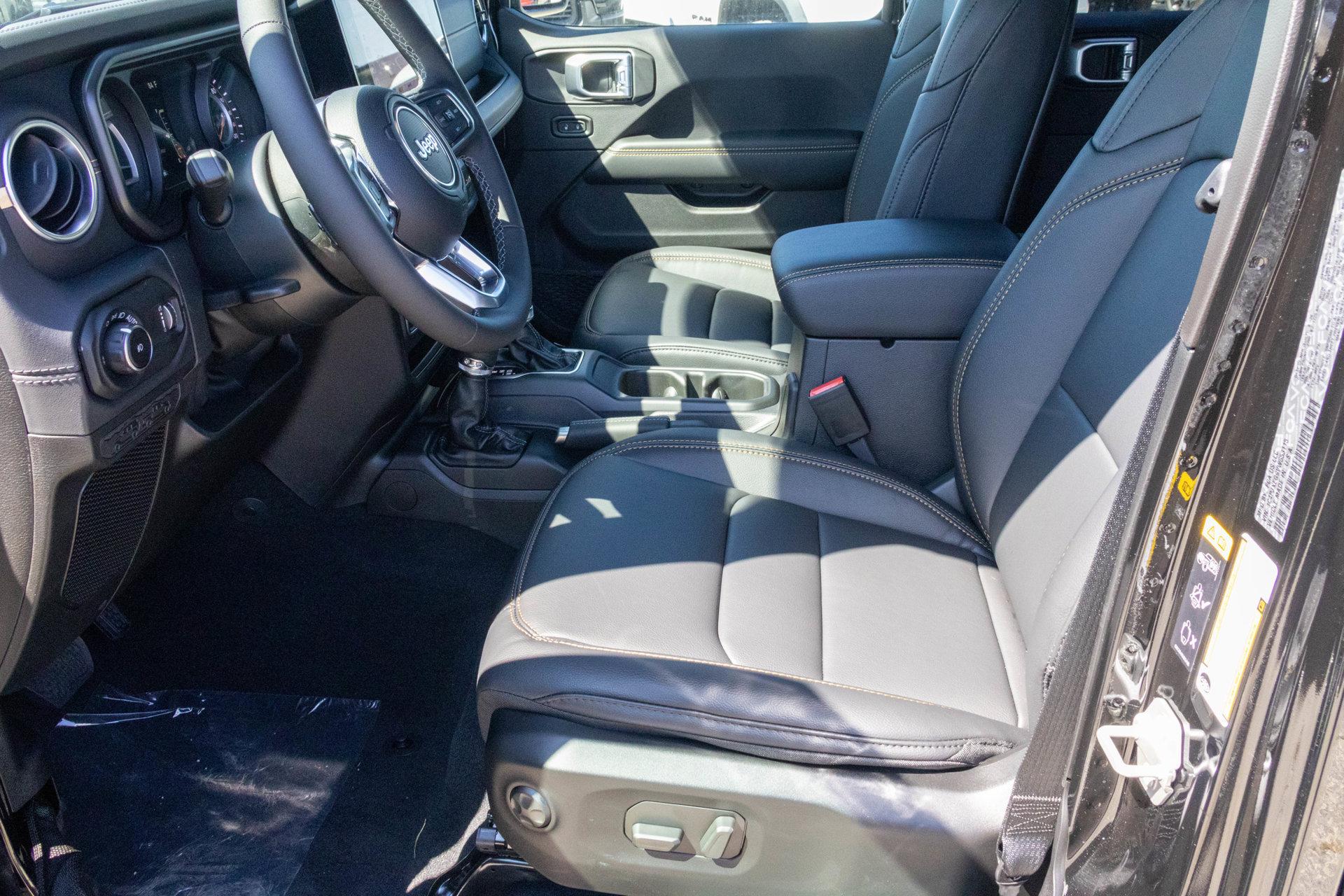 New 2027 Jeep Wrangler Unlimited Sahara AWD/4WD image 4