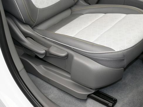 Used 2023 Chevrolet Bolt EUV Premier image 54