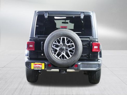 Used 2019 Jeep Wrangler Unlimited Sahara w/ Safety Group AWD/4WD image 6
