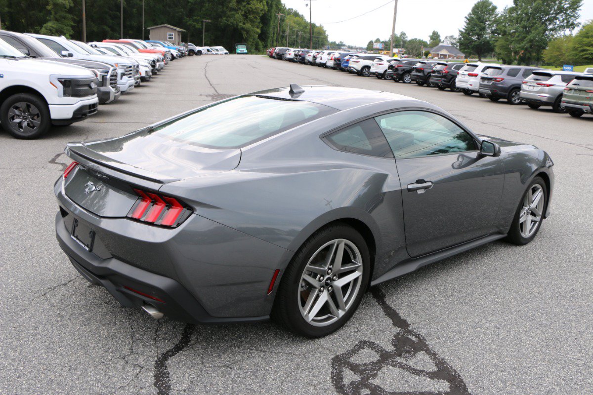 Used 2024 Ford Mustang Premium RWD image 8