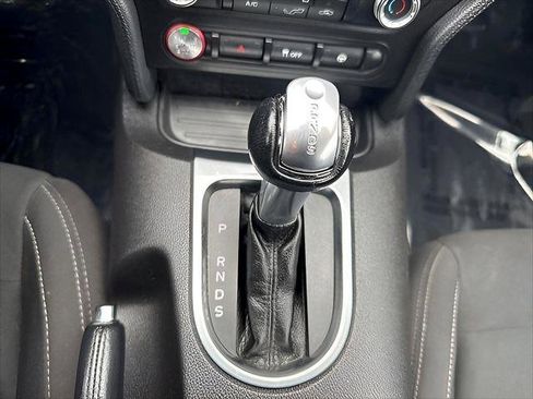 Used 2019 Ford Mustang Convertible image 22