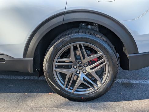 New 2026 Ford Explorer ST-Line w/ ST-Line Street Pack image 8