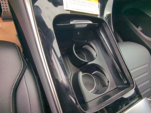 New 2025 Mercedes-Benz GLC 350e 4MATIC image 9