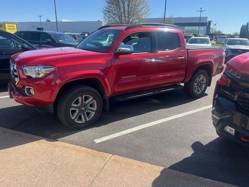 Used 2019 Toyota Tacoma Limited AWD/4WD image 1