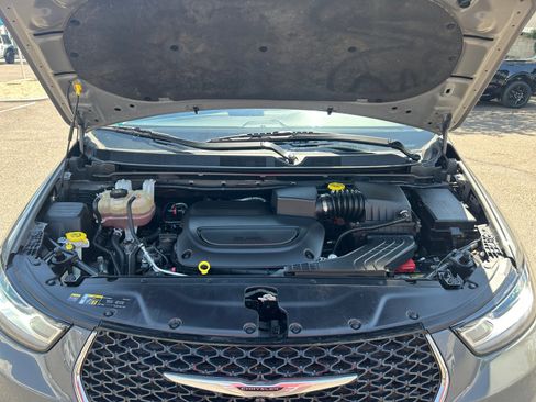Used 2022 Chrysler Pacifica Touring-L FWD image 21