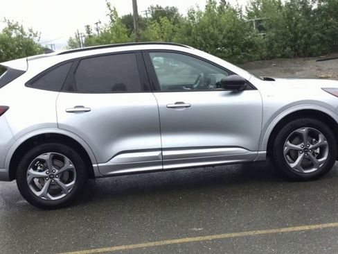 Used 2024 Ford Escape ST-Line image 9