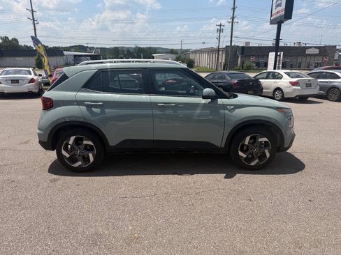 Used 2025 Hyundai Venue SEL FWD image 5
